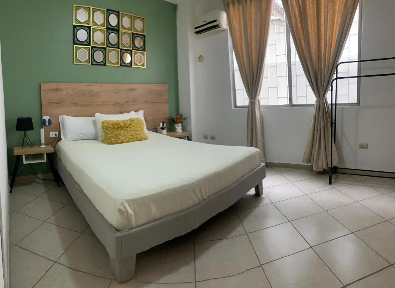 Los Soles Suite Mall Del Sol Guayaquil Airport Buitenkant foto
